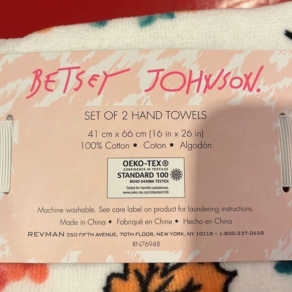 NWT Betsey Johnson hand towels - Picture 2 of 2